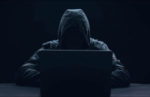 hacker-avec-ordinateur-portable